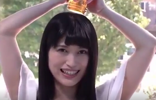 【素人お姉さん×顔面発射】恋人の視線を気にしながら他人棒と繋がってしまう！バックでパコられお尻を突き上げ感じちゃうｗ