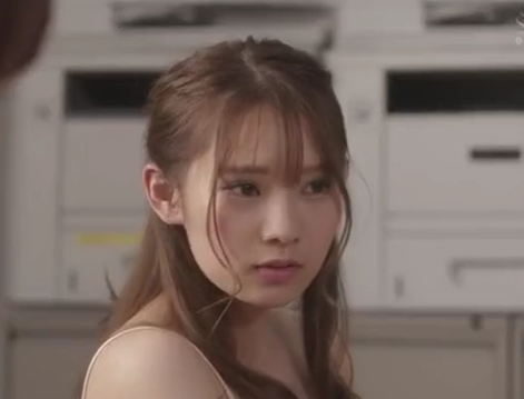【巨乳美女×スケスケ衣装】強引にバックや騎乗位で突き上げられる！汗だくになったオッパイにザーメンぶっかけられちゃうｗ