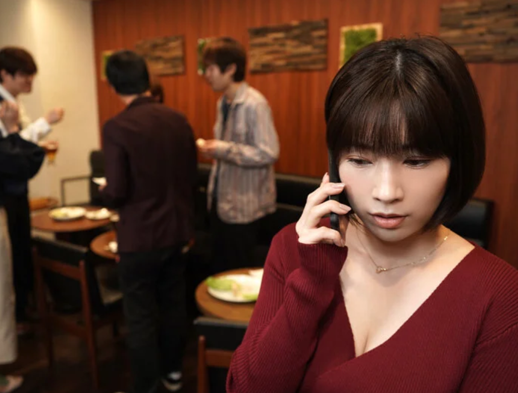 女教師と同窓会で再会し封印した感情が爆発！『あぁ…本気になっちゃうよ…♡』介抱中に見えた下着に理性吹っ飛ばし禁断交尾！