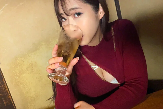 業界に生き残るため肉体を捧げてきたデカ乳グラドルが他のチ〇ポに興味を示し調教されたエロボディ晒して情事に耽る！