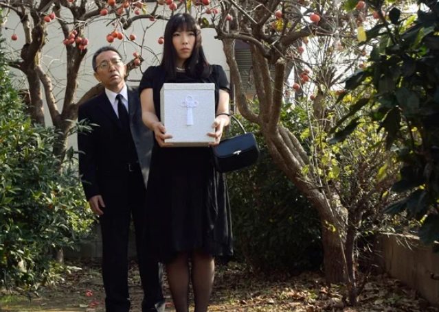 未亡人になった息子の嫁と優しく接していた義父が巷の噂でメンタル崩壊し嫁を縛り上げ調教していく！