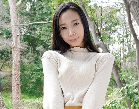 お嬢様育ちの女子学生が初体験を映像で披露！柔らかい体活かしつつ不安そうな表情で肉棒受け入れ無事卒業ｗ