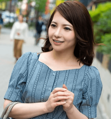 セレブなマダムに声をかけ下着チェックからの愛撫とバイブ責めで欲情してチ〇ポしゃぶりつき激しいピストンでイカセまくる！