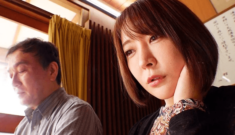 おっとりしたデカ乳人妻が刺激を求め自慰する姿晒して見知らぬ男に身を任せ胸揉まれながら体弄ばれる！