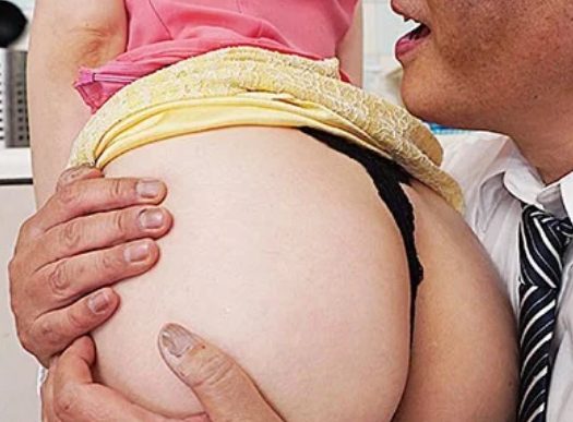 権威を振りかざし旦那の将来を左右する発言をする昔気質上司に逆らうことができず柔らかな肉体弄ばれる妻！