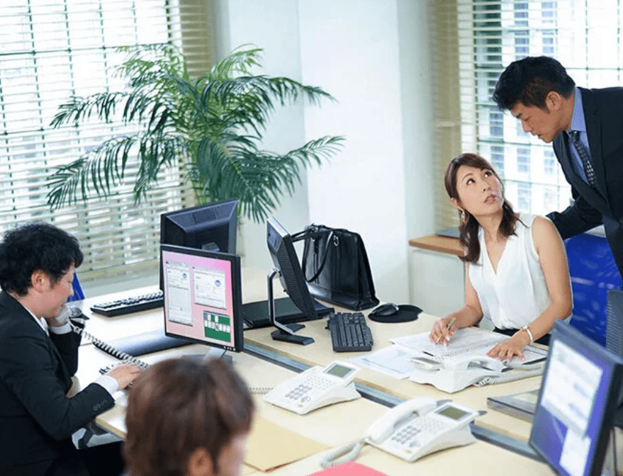 有能な部下はマ●コも極上！『あぁっ♡』仕事中に求められて困惑するも快楽には勝てず種付け中出しされてしまうｗ