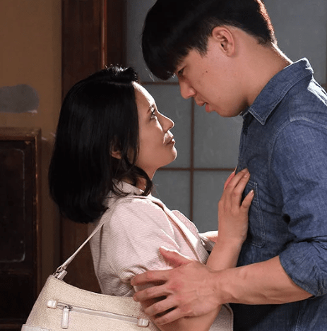 憧れていた先生と再会するも欲求不満なのか甘い誘いに負けて汗だくで激しい腰振りに支配され快楽へ導かれる！