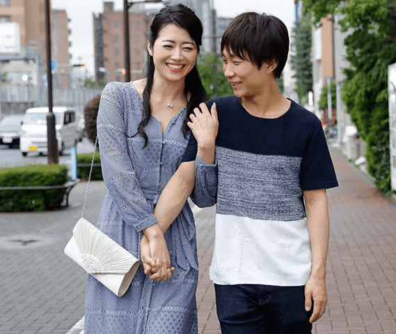 義母との大人の卒業式を済ませるも妖艶な肉体を忘れることができず内緒で禁断の濃密な性交を続けていく！