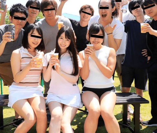 彼氏不在のサークル合宿で浮気SEXしまくりの女子大生！『あっ♡あんっ♡』野菜をマ●コにぶち込みオナニーまでする浮かれ具合！