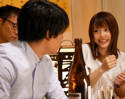 新人OLに快楽を植え付ける絶倫上司！『んぐぅ♡旦那より好きですぅ♡』交尾の音に愛する夫からの着信が虚しくかき消される！