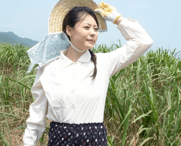 母子の絆は逆境にも負けず真昼間から青空の中でハメ性交！『声…出ちゃうから…♡』母と息子の純愛物語！