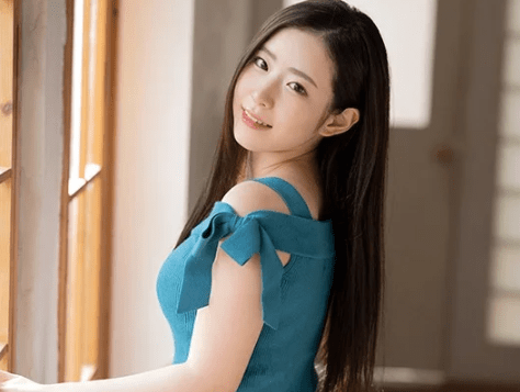 透き通るような白い肌にデカいおっぱい！『あっ…恥ずかしい…♡』天然女子大生がまさかのAVデビュー！