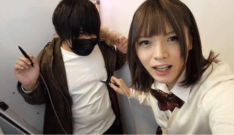 制服姿の男の娘とホテルで一方的に弄られるＭ男がペニクリぶち込まれ悶絶しながらアナル交尾させられる！