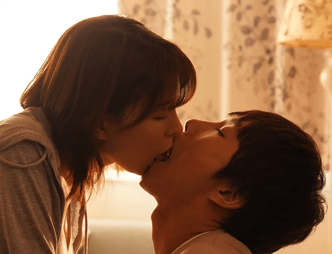 突然やってきた彼女の姉に言い寄られ彼女がいない間に濃厚な舐めつくし性交で虜にさせられてしまう！