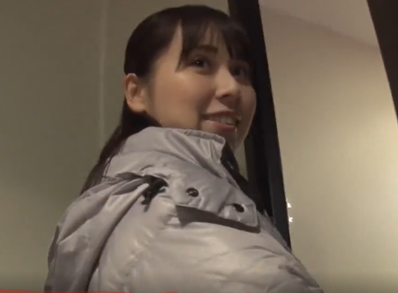 何も知らずに部屋に通され屈強の全裸男たちに肉棒を次々とぶち込まれ激しい突きに潮吹き放心状態に！