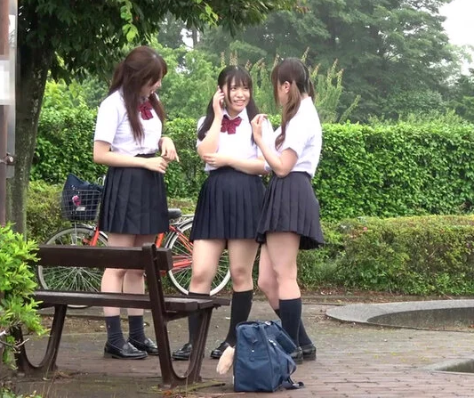 仲良し3人組の制服娘が鬼畜男の集団に拉致され問答無用で体弄られ休み間もなく何度もハメまくられる！