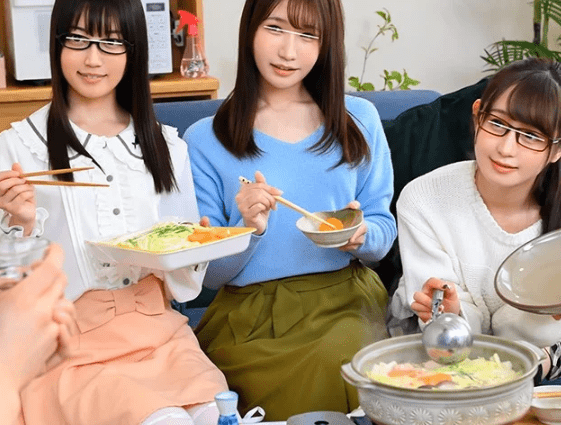 オタクのオフ会はまさかの陰キャな地味女子だらけ！『すごっ♡チ●ポ気持ち良い♡』普段は真面目なメガネも脱ぐとエロく感じるｗ