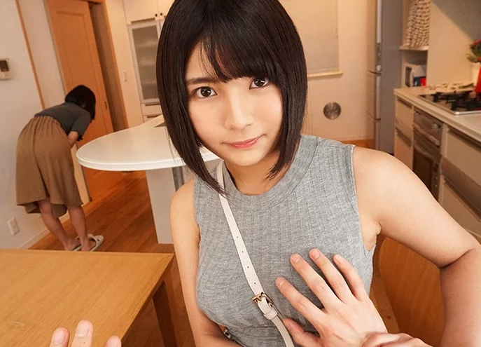 デカ乳美少女がコスプレで好き勝手に辱めを受けたり小悪魔的な魅力とボディで男を骨抜きにしていく！