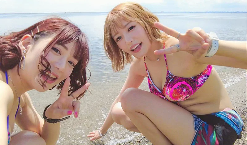 か弱そうな男子たちが性欲旺盛なギャルに連行され言いなりのままチ〇ポ弄られて快楽に溺れていく！