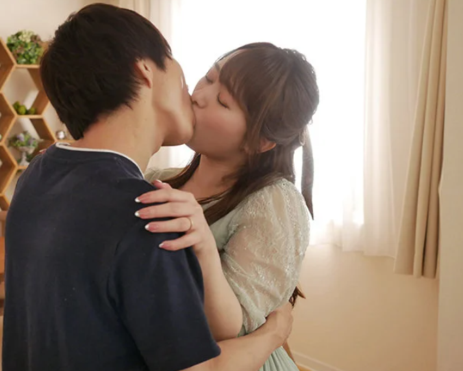 大好きな義母と久々に再会し秘めた想いが爆発！『これが私からのお祝いよ…♡』何も分からない童貞を母性で包み込む！