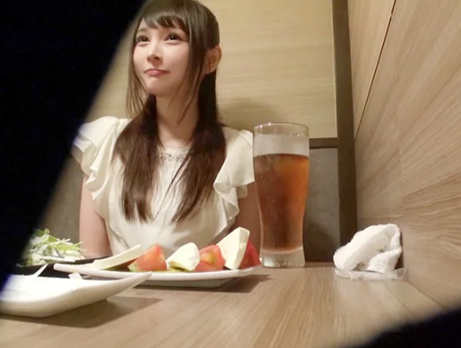 自慢のパイパンマ●コで荒稼ぎするパパ活女子！『撮るのは恥ずかしいよぉ…♡』報酬の為に身体を張る令和の美少女！