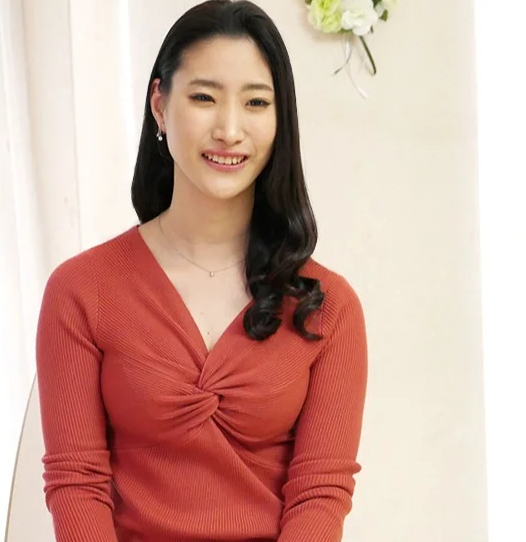 子育てと仕事を両立させる人妻が飽き性だった癖が顔を出し他人棒に抱かれる姿に興味を抱き裸体を晒す！