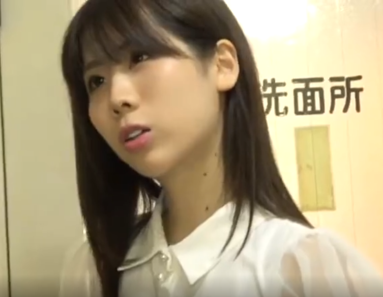 自慰行為を配信する人妻たちを特定するも開き直り欲求不満なのかチ〇ポしゃぶり交尾までさせてくれたｗ