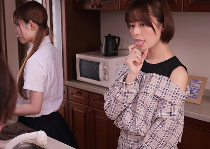 彼女の姉のベロキス誘惑に頭真っ白になるほど蕩けてしまいチ〇ポ弄られ理性崩壊し夢中で肉体貪る！