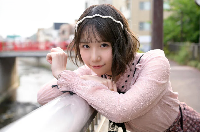 お姉さんに声を掛けられ戸惑うM男をよそにチ〇ポ弄り回してビンビンにしてアソコにくわえこむ痴女！