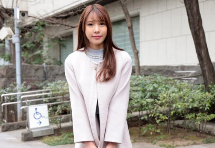 女子アナみたいに清楚で容姿端麗な人妻！『んふぅ♡それ好きですぅ♡』旦那に内緒のマゾ性癖を他人にさらけ出し快楽おねだり！