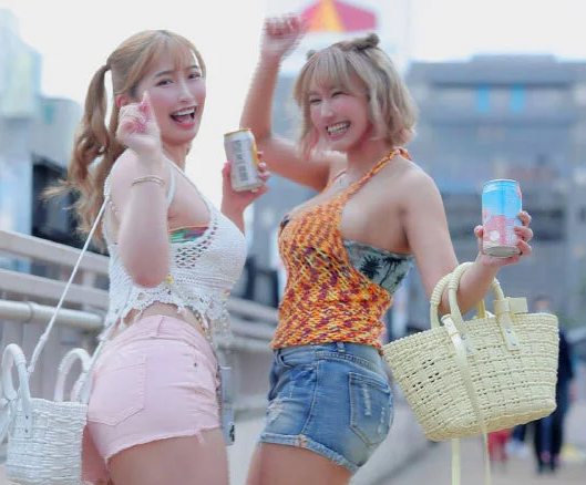 アプリを利用して発見したヤリまくりギャルたちと酒を飲み交わしそのままの勢いで豊満ボディを貪りまくる！