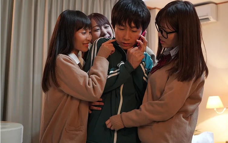 両親がいないことをいいことに勝手にたまり場にするやりたがりJKが好き放題チ〇ポ弄びハメまくる！