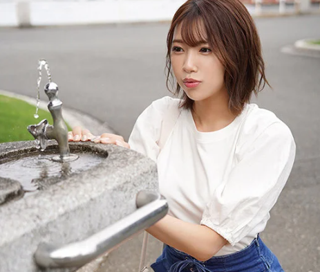 グラビアアイドルになる事よりも快楽を選択した美少女！『恥ずかしいです…♡』未発達なのにデカくてエロい乳が最強すぎるｗ