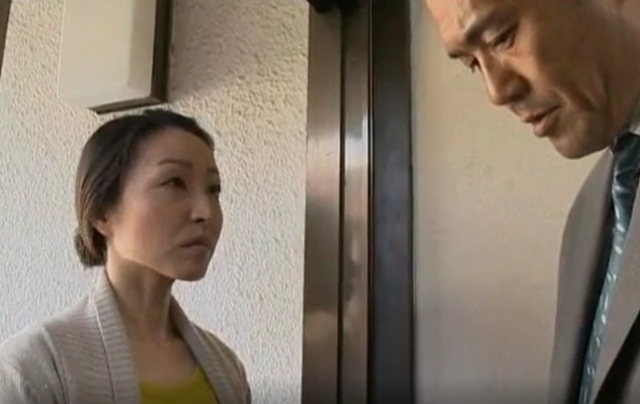 回覧板の付き合いから始まる男女の関係！『電話番号を教えてください…♡』理性を本能が上回る欲求不満なお年頃！