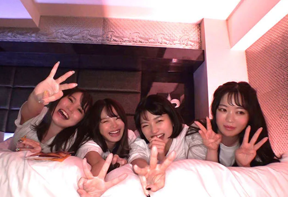 『まだまだイケるだろ♡？』ギャル様の女子会に潜入したM男はハーレム天国！無限に責められアクメさせられ超羨ましいｗｗ
