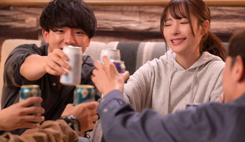 男友達との飲み会に参加した美女が酒の勢いもありひたすら肉体貪り入れ替わり立ち替わり肉棒をぶち込みまくる！