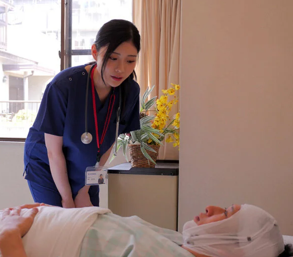 一人の男が搬送され全力で治療にあたる女医が回復した男に恩を仇で返され凌辱されたうえ弱みを握られレイプ沼に堕ちる！