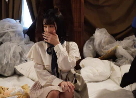 怖いもの見たさでゴミ屋敷で密着取材！『あぁ臭いよぉ…♡すごいぃ…♡』媚薬でラリッてキモオヤジ達の玩具に堕ちる！！