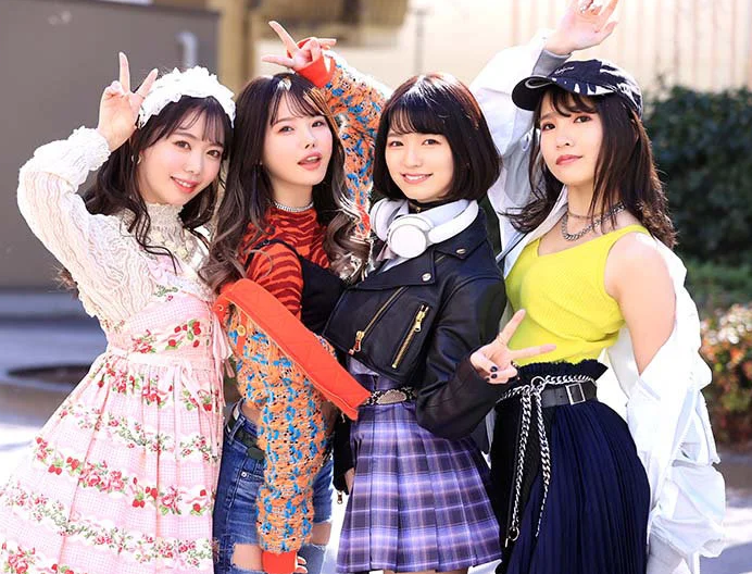 【松本いちか/倉本すみれ/枢木あおい/百瀬あすかx小悪魔ハーレム】M男が参加し女子たちに好き放題痴女られる夢の1日！