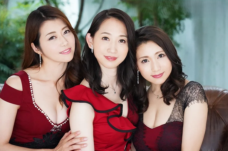【水戸かな/北条麻妃/妃ひかりx底なし性欲】美熟女たちの四方八方から責め立てるハーレムプレイに酔いしれ快楽に浸る！