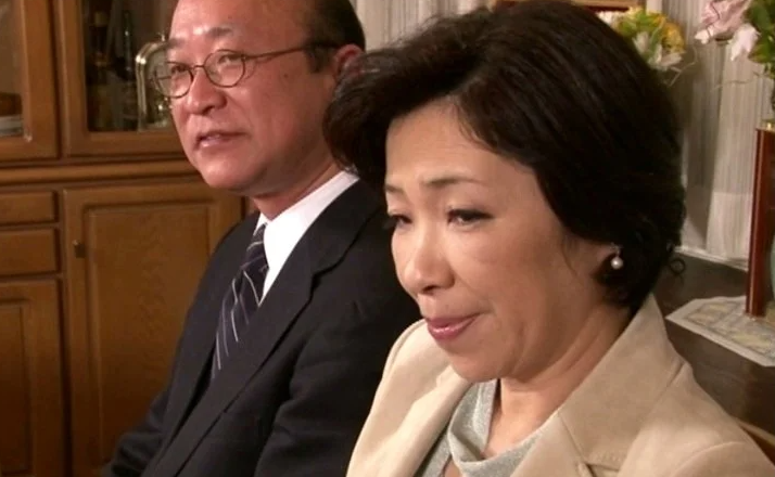 熟年夫婦が久しぶりの交尾姿を生々しい映像で披露！進行役のチ〇ポ奉仕に夫が興奮隠し切れず腰を振りまくる！