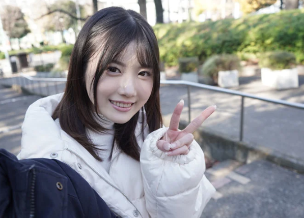 エッチな事に興味津々な女子大生！『恥ずかしいけど気持ち良い…♡』キツキツなマ●コで苦しそうにチ●ポを受け入れる美少女！