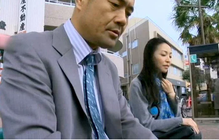 欲求不満の人妻が我慢できずメスとしての本性を現し激しく肉棒を咥えメス穴へ誘い込み激しく濃厚な交尾をする！