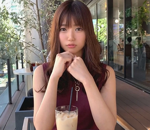 清楚系OLと思いきやエロ行為始めるとスイッチを切り替え淫乱娘に変貌し感じやすい肉体を弄び肉棒の刺激に喘ぐ！