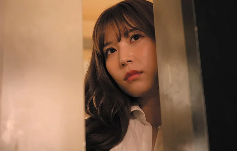 嫉妬に狂う女教師が手段を択ばず冷酷で冷徹な誘惑を仕掛け欲しいものはモノにするため体を使い寝取りを実行！