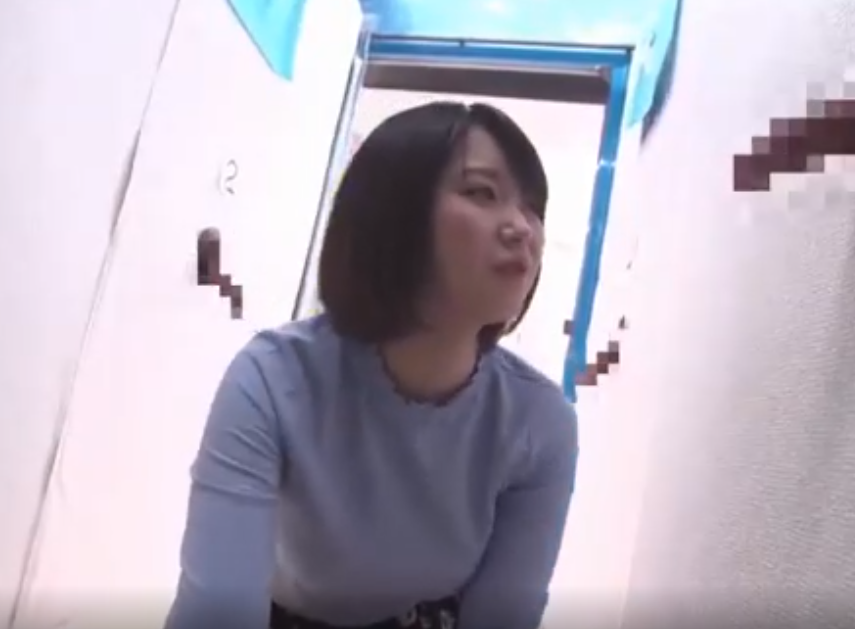 彼氏のチ〇ポを当てるゲームで壁から出てくるチ〇ポを口やアソコで味見して正解するも巧妙な口説きで交尾へ！