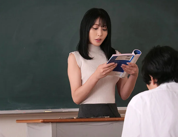 生徒の気持ちに負けてしまいモラルや世間体をかなぐり捨てて若い肉棒の虜になり教師でありながらメスとして快楽に耽る！
