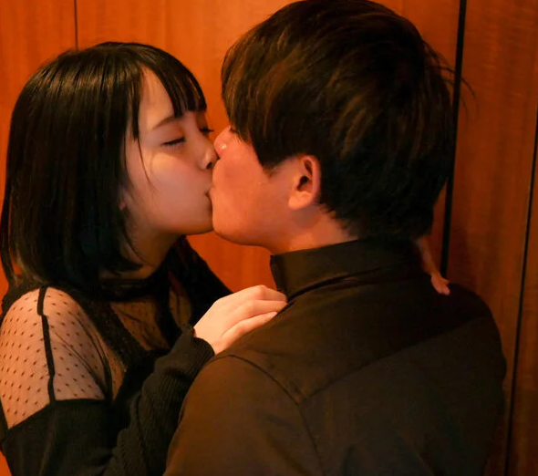 初々しさが残る美少女が大人の表情を見せながら互いに貪り合い火照る体密着させ汗だくで濃密交尾を魅せる！