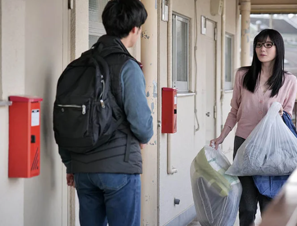 隣に住む人妻のパンティに理性崩壊！『んぐっ♡んぐっ♡』無理やりチ●ポ咥えさせられメスである事を思い知り屈服オナニー！