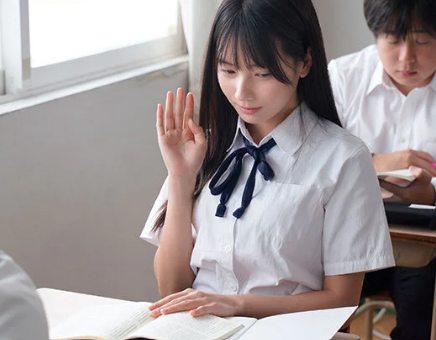 変態教師は閃いた！”無口なJKだったら何してもイケんじゃねｗ”嫌がりながらもチ●ポを咥えさせられマ●コも弄ばれる地味娘！